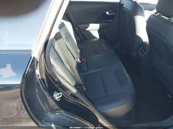 KNDCC3LC9H5066623 2017 KIA NIRO - Image 8
