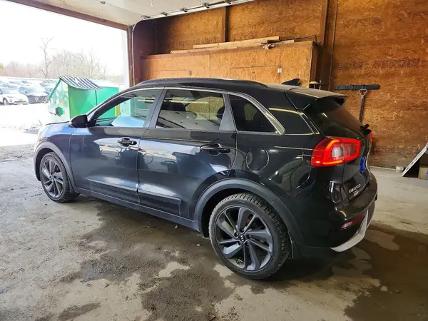 KNDCC3LC9H5067142 2017 KIA NIRO - Image 2