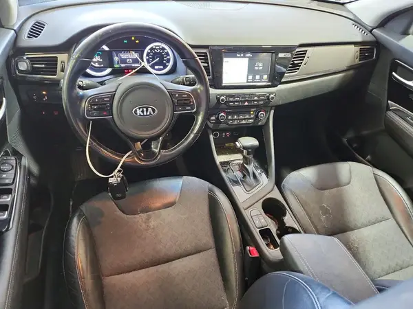 KNDCC3LC9H5067142 2017 KIA NIRO - Image 8