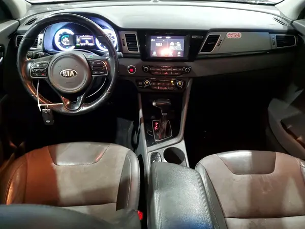 KNDCC3LC9H5070137 2017 KIA NIRO - Image 8