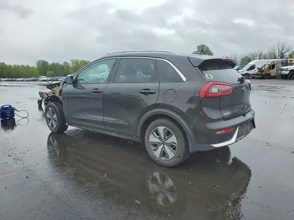 KNDCC3LC9H5104805 2017 KIA NIRO - Image 2