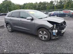 KNDCC3LC9J5123375 2018 KIA NIRO
