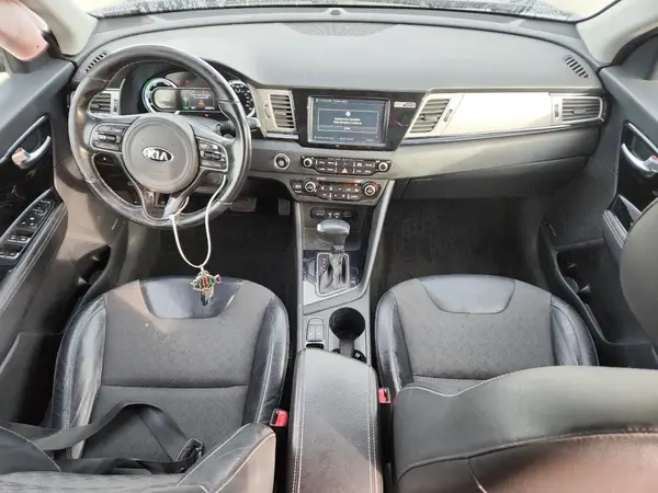 KNDCC3LC9J5134943 2018 KIA NIRO - Image 8