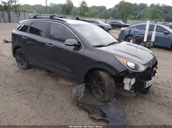 KNDCC3LC9J5152343 2018 KIA NIRO