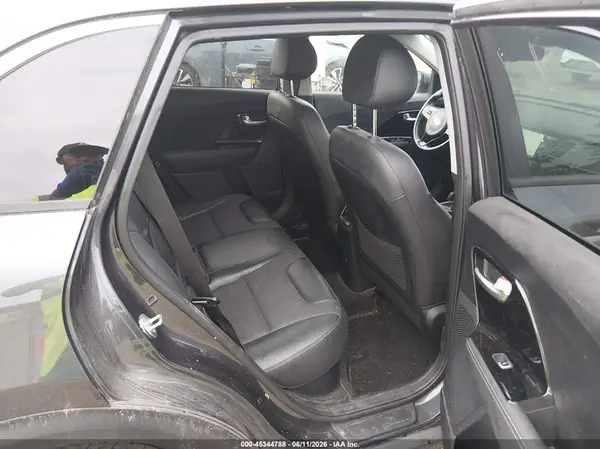 KNDCC3LC9J5152343 2018 KIA NIRO - Image 8