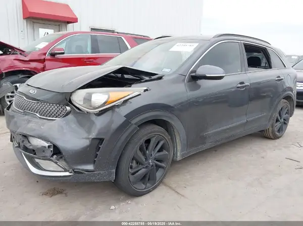 KNDCC3LC9J5188016 2018 KIA NIRO - Image 2