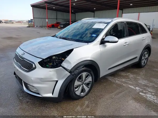 KNDCC3LC9K5219640 2019 KIA NIRO - Image 2