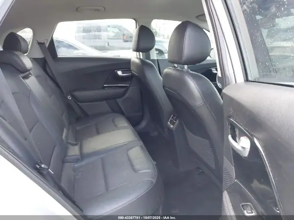 KNDCC3LC9K5219640 2019 KIA NIRO - Image 8