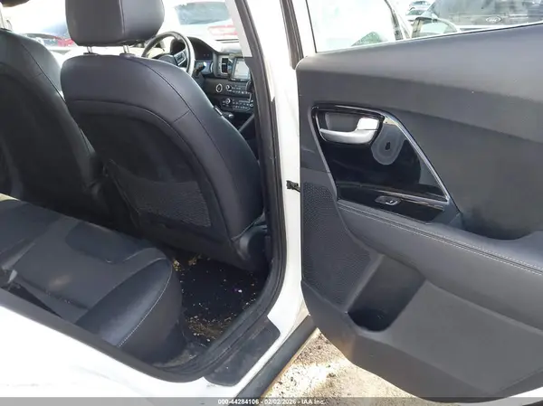 KNDCC3LC9K5257725 2019 KIA NIRO - Image 8