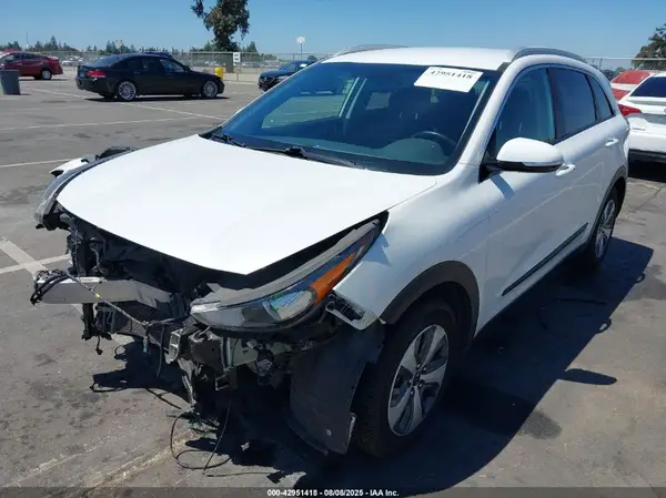 KNDCC3LC9K5298582 2019 KIA NIRO - Image 2