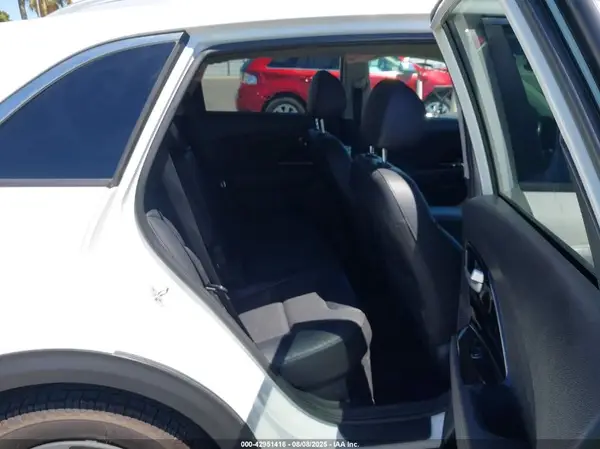 KNDCC3LC9K5298582 2019 KIA NIRO - Image 8