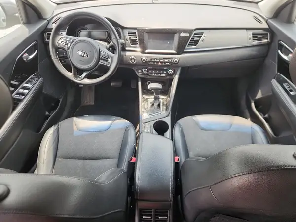 KNDCC3LCXH5037549 2017 KIA NIRO - Image 8