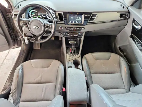 KNDCC3LCXH5037566 2017 KIA NIRO - Image 8