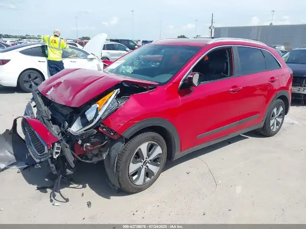 KNDCC3LCXH5043884 2017 KIA NIRO - Image 2