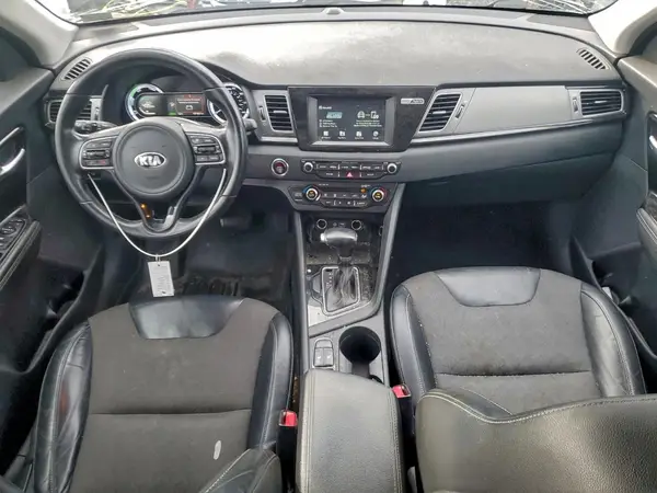 KNDCC3LCXH5047806 2017 KIA NIRO - Image 8