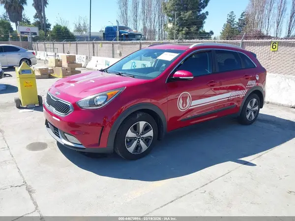 KNDCC3LCXH5048082 2017 KIA NIRO - Image 2