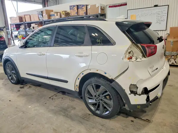 KNDCC3LCXH5050303 2017 KIA NIRO - Image 2