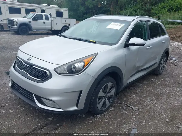 KNDCC3LCXH5050480 2017 KIA NIRO - Image 2