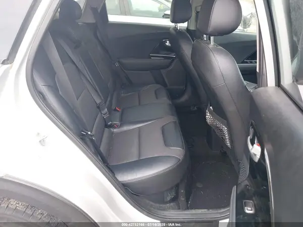 KNDCC3LCXH5050480 2017 KIA NIRO - Image 8