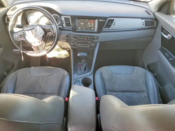 KNDCC3LCXH5055615 2017 KIA NIRO - Image 8