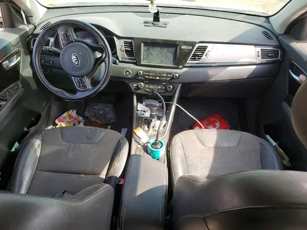 KNDCC3LCXH5057395 2017 KIA NIRO - Image 8