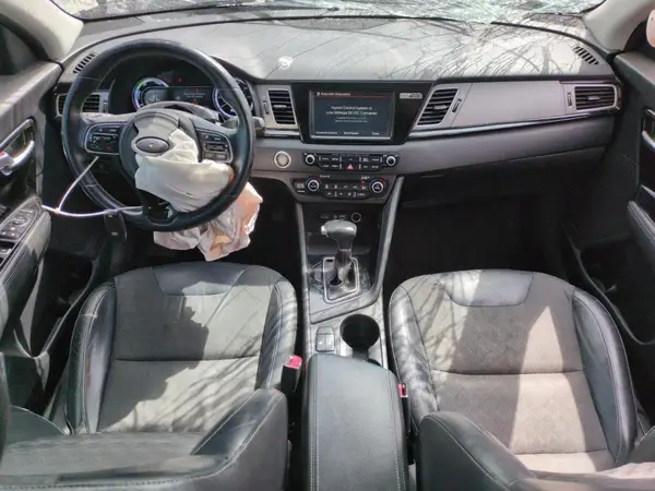 KNDCC3LCXH5067876 2017 KIA NIRO - Image 8