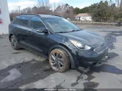 KNDCC3LCXH5070518 2017 KIA NIRO