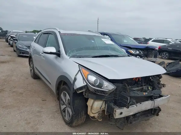 KNDCC3LCXH5072270 2017 KIA NIRO - Image 1