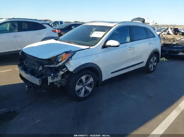 KNDCC3LCXH5074651 2017 KIA NIRO - Image 2