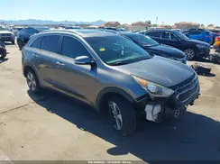 KNDCC3LCXH5078957 2017 KIA NIRO