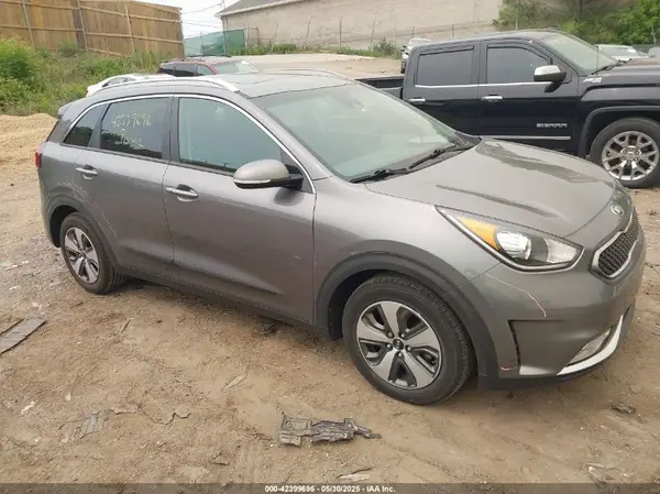 KNDCC3LCXH5095404 2017 KIA NIRO - Image 1