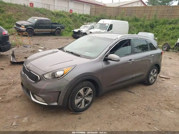 KNDCC3LCXH5095404 2017 KIA NIRO - Image 2
