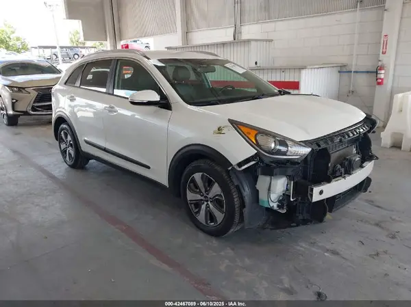 KNDCC3LCXH5095810 2017 KIA NIRO - Image 1