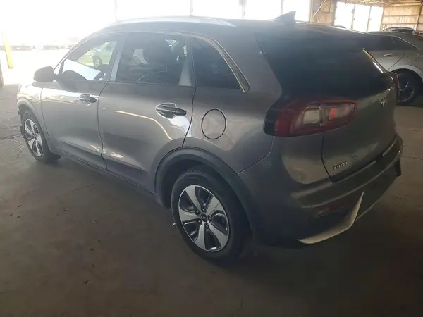 KNDCC3LCXJ5139181 2018 KIA NIRO - Image 2
