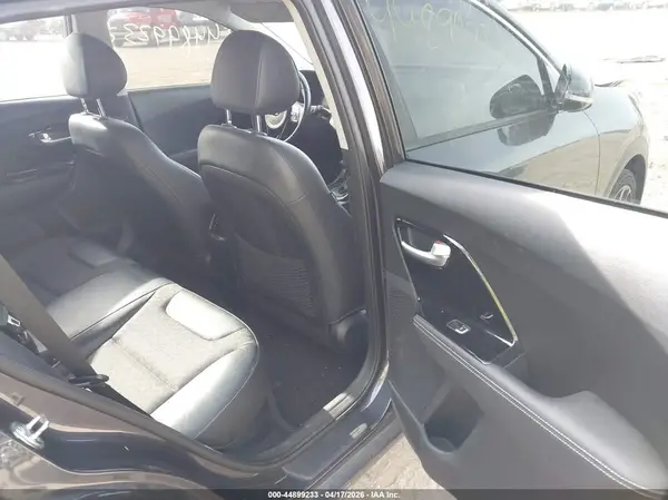 KNDCC3LCXJ5152822 2018 KIA NIRO - Image 8