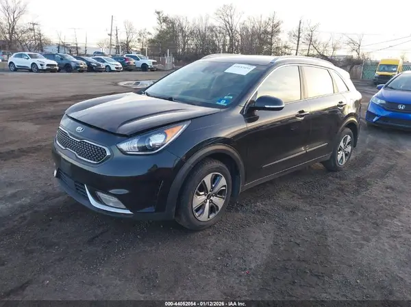 KNDCC3LCXJ5162301 2018 KIA NIRO - Image 2