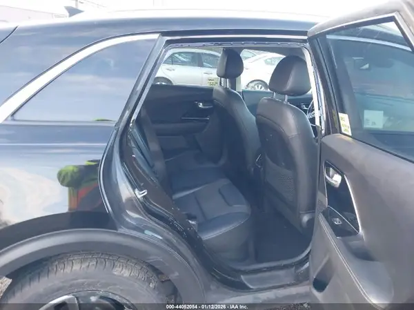 KNDCC3LCXJ5162301 2018 KIA NIRO - Image 8