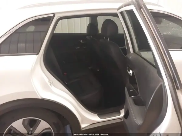 KNDCC3LCXK5219940 2019 KIA NIRO - Image 8