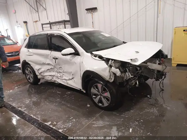 KNDCC3LCXK5221753 2019 KIA NIRO - Image 1