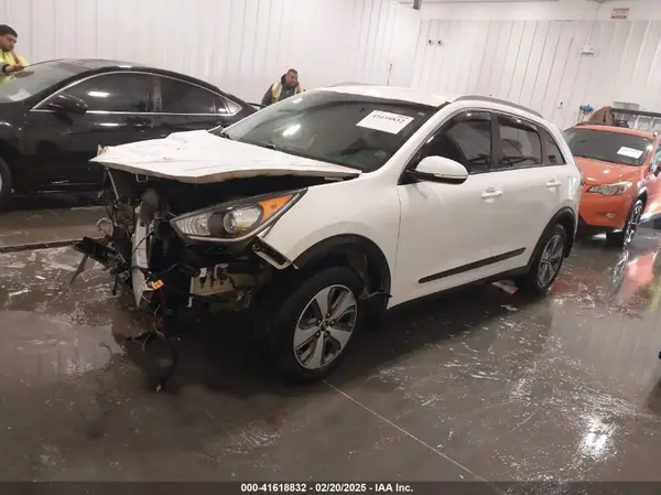KNDCC3LCXK5221753 2019 KIA NIRO - Image 2