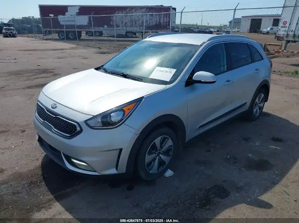 KNDCC3LCXK5231957 2019 KIA NIRO - Image 2