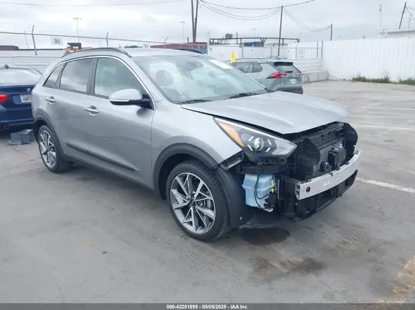 KNDCC3LCXN5537173 2022 KIA NIRO - Image 1