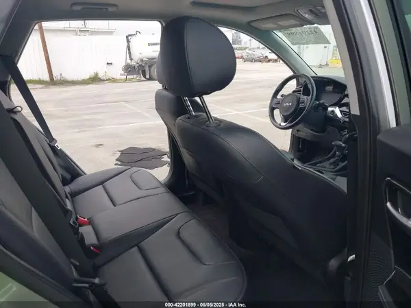 KNDCC3LCXN5537173 2022 KIA NIRO - Image 8