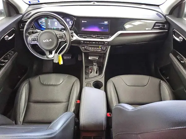 KNDCC3LCXN5547167 2022 KIA NIRO - Image 8