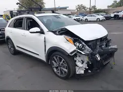 KNDCC3LCXN5547413 2022 KIA NIRO