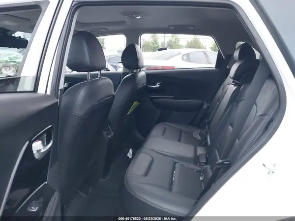 KNDCC3LCXN5547413 2022 KIA NIRO - Image 8