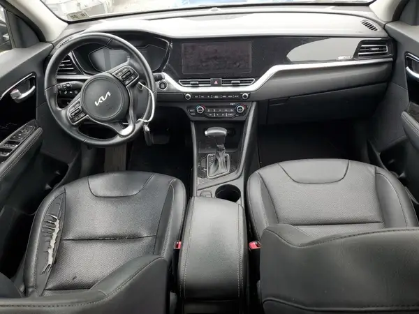 KNDCC3LCXN5547573 2022 KIA NIRO - Image 8