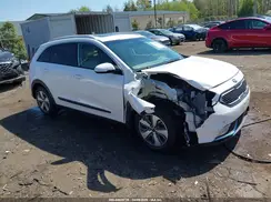KNDCC3LD0K5322700 2019 KIA NIRO