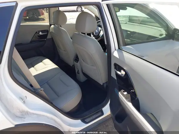 KNDCC3LD0K5322700 2019 KIA NIRO - Image 8