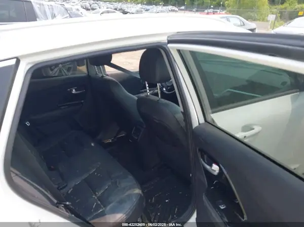 KNDCC3LD0L5439033 2020 KIA NIRO - Image 8